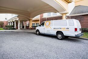 La Quinta Inn & Suites by Wyndham Islip - MacArthur Airport