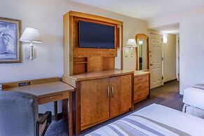 La Quinta Inn & Suites by Wyndham Islip - MacArthur Airport