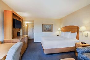 La Quinta Inn & Suites by Wyndham Islip - MacArthur Airport