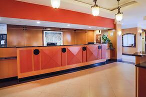 La Quinta Inn & Suites by Wyndham Islip - MacArthur Airport