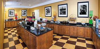 Hampton Inn & Suites Chesapeake-Square Mall