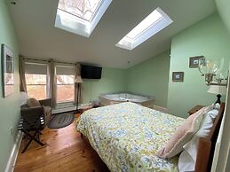 The James Place Inn B&B