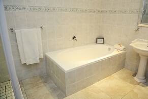 Misty Waves Boutique Hotel