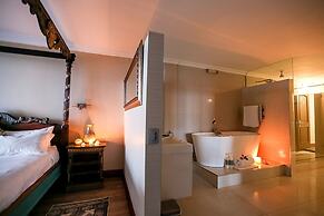 Misty Waves Boutique Hotel