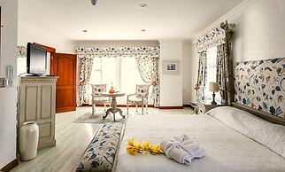 Misty Waves Boutique Hotel