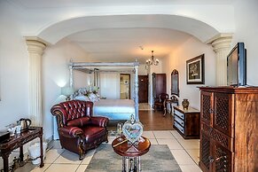 Misty Waves Boutique Hotel