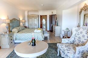 Misty Waves Boutique Hotel