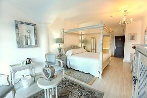 Misty Waves Boutique Hotel