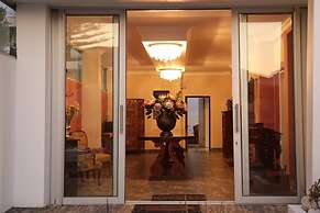 Misty Waves Boutique Hotel