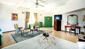 Misty Waves Boutique Hotel