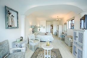 Misty Waves Boutique Hotel