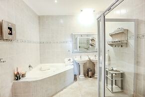 Misty Waves Boutique Hotel