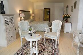 Misty Waves Boutique Hotel