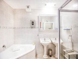 Misty Waves Boutique Hotel