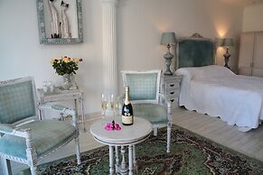 Misty Waves Boutique Hotel