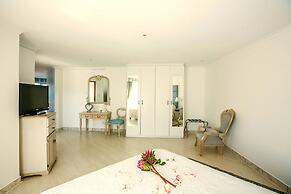 Misty Waves Boutique Hotel