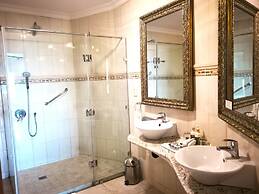 Misty Waves Boutique Hotel