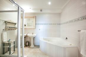 Misty Waves Boutique Hotel