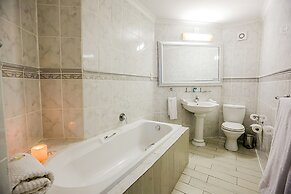 Misty Waves Boutique Hotel