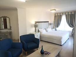 Misty Waves Boutique Hotel