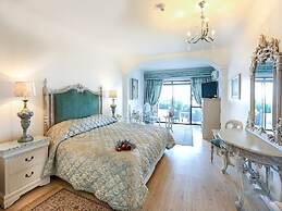 Misty Waves Boutique Hotel