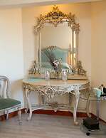 Misty Waves Boutique Hotel