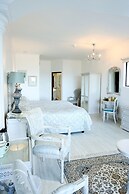 Misty Waves Boutique Hotel