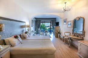 Misty Waves Boutique Hotel