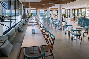 Caprici Beach Hotel & Spa