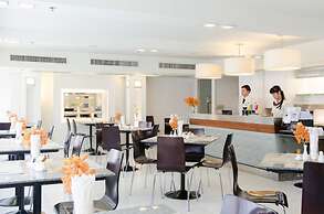 At Ease Saladaeng by AETAS