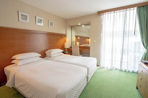 At Ease Saladaeng by AETAS