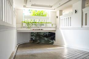 At Ease Saladaeng by AETAS