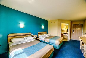 Motel 6 Huntsville, ON
