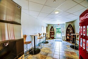 Motel 6 Huntsville, ON