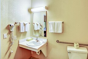 Motel 6 Huntsville, ON
