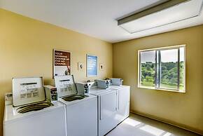 Motel 6 Huntsville, ON