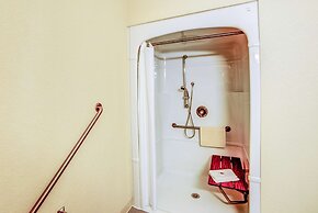 Motel 6 Huntsville, ON