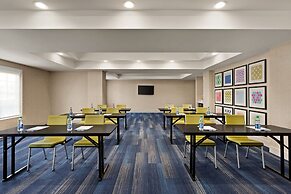 Holiday Inn Express & Suites Shawnee by IHG