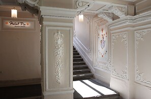 Italian Rooms and Apartments Pio on Mokhovaya