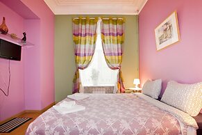 Italian Rooms and Apartments Pio on Mokhovaya