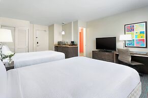 Courtyard by Marriott Waikiki Beach