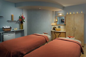 Courtyard by Marriott Waikiki Beach