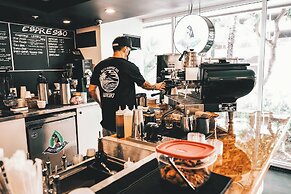 Courtyard by Marriott Waikiki Beach