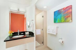 Courtyard by Marriott Waikiki Beach