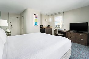 Courtyard by Marriott Waikiki Beach