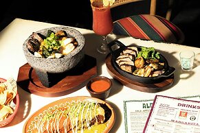 Courtyard by Marriott Waikiki Beach