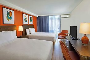 Courtyard by Marriott Waikiki Beach