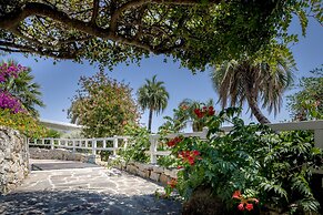 Cruccuris Resort Adults Only