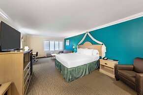 Best Western Harbour Inn & Suites Huntington - Sunset Beach
