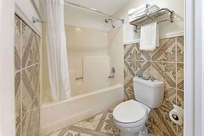 Best Western Harbour Inn & Suites Huntington - Sunset Beach